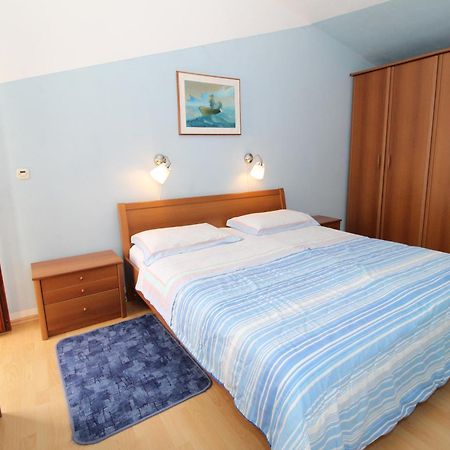 Apartments By The Sea Mandre, Pag - 6284 콜란 객실 사진