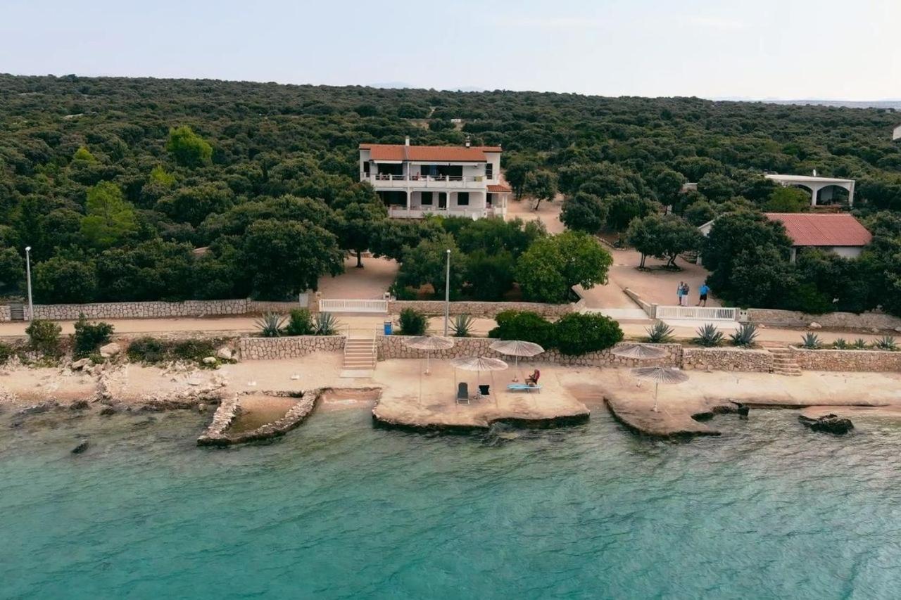 Apartments By The Sea Mandre, Pag - 6284 콜란 외부 사진