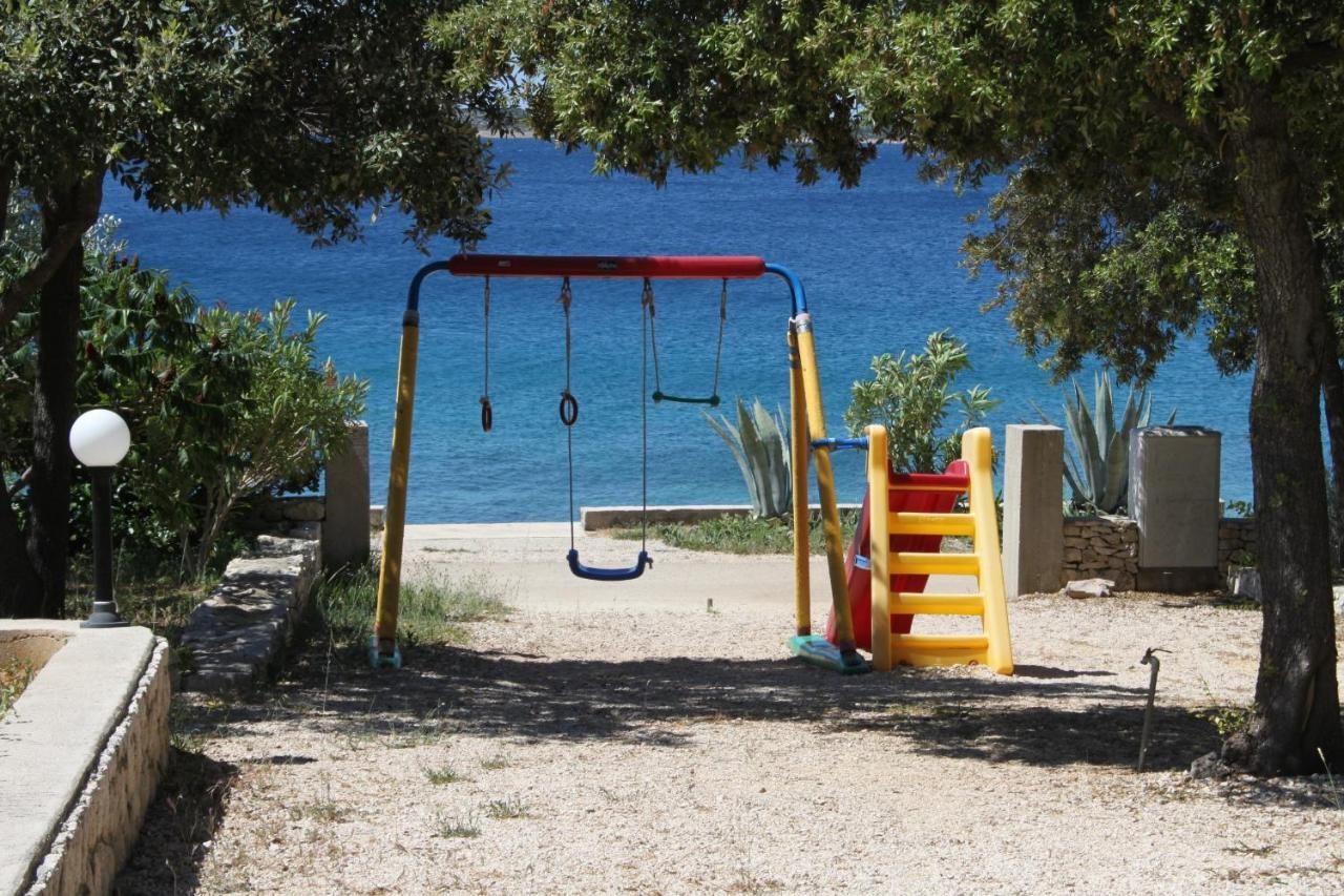 Apartments By The Sea Mandre, Pag - 6284 콜란 외부 사진
