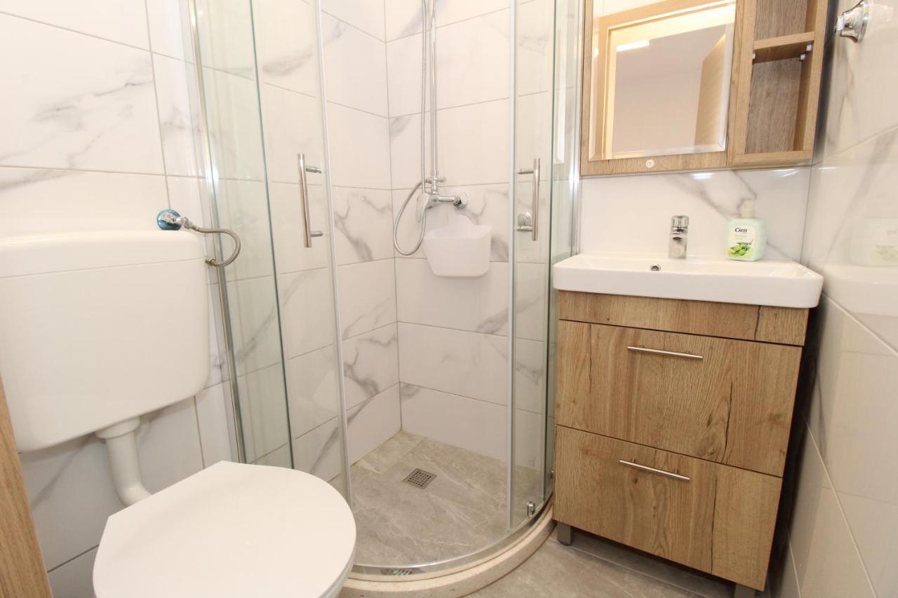Apartments By The Sea Mandre, Pag - 6284 콜란 외부 사진
