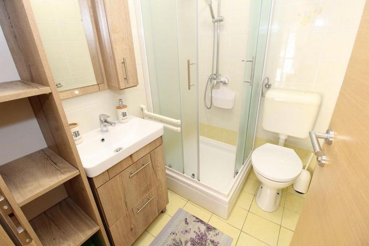 Apartments By The Sea Mandre, Pag - 6284 콜란 외부 사진