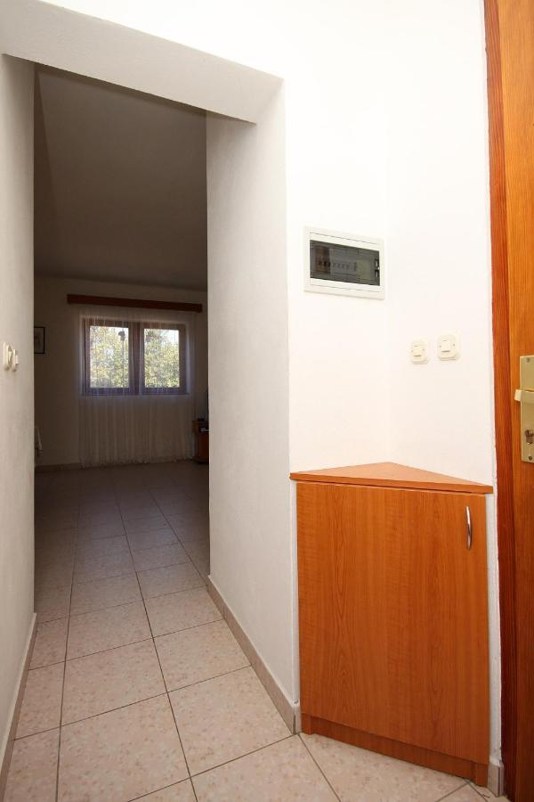 Apartments By The Sea Mandre, Pag - 6284 콜란 외부 사진