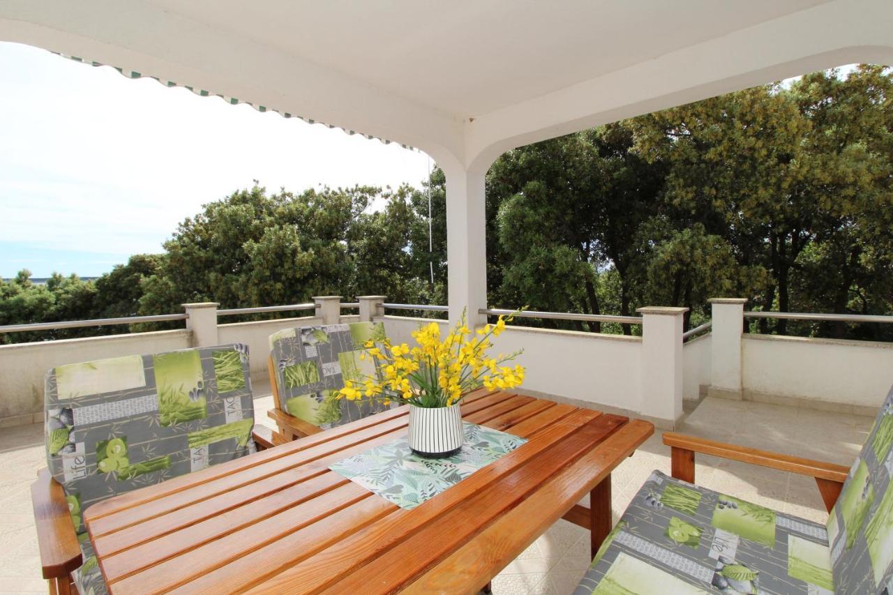 Apartments By The Sea Mandre, Pag - 6284 콜란 외부 사진