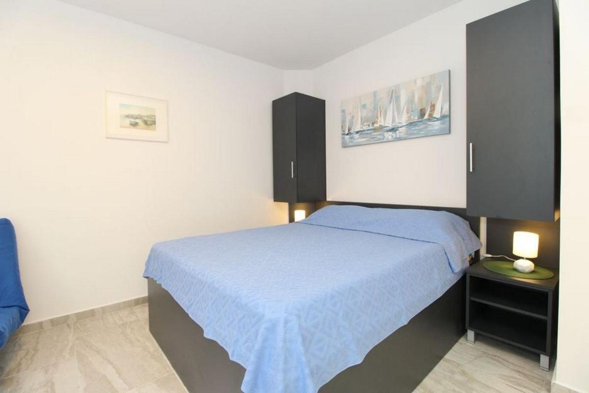 Apartments By The Sea Mandre, Pag - 6284 콜란 객실 사진