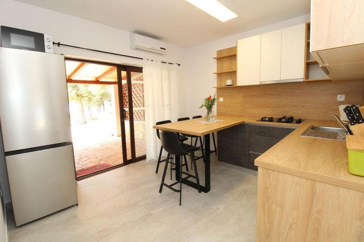 Apartments By The Sea Mandre, Pag - 6284 콜란 객실 사진